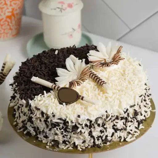 Duet Cake (white and black forest)